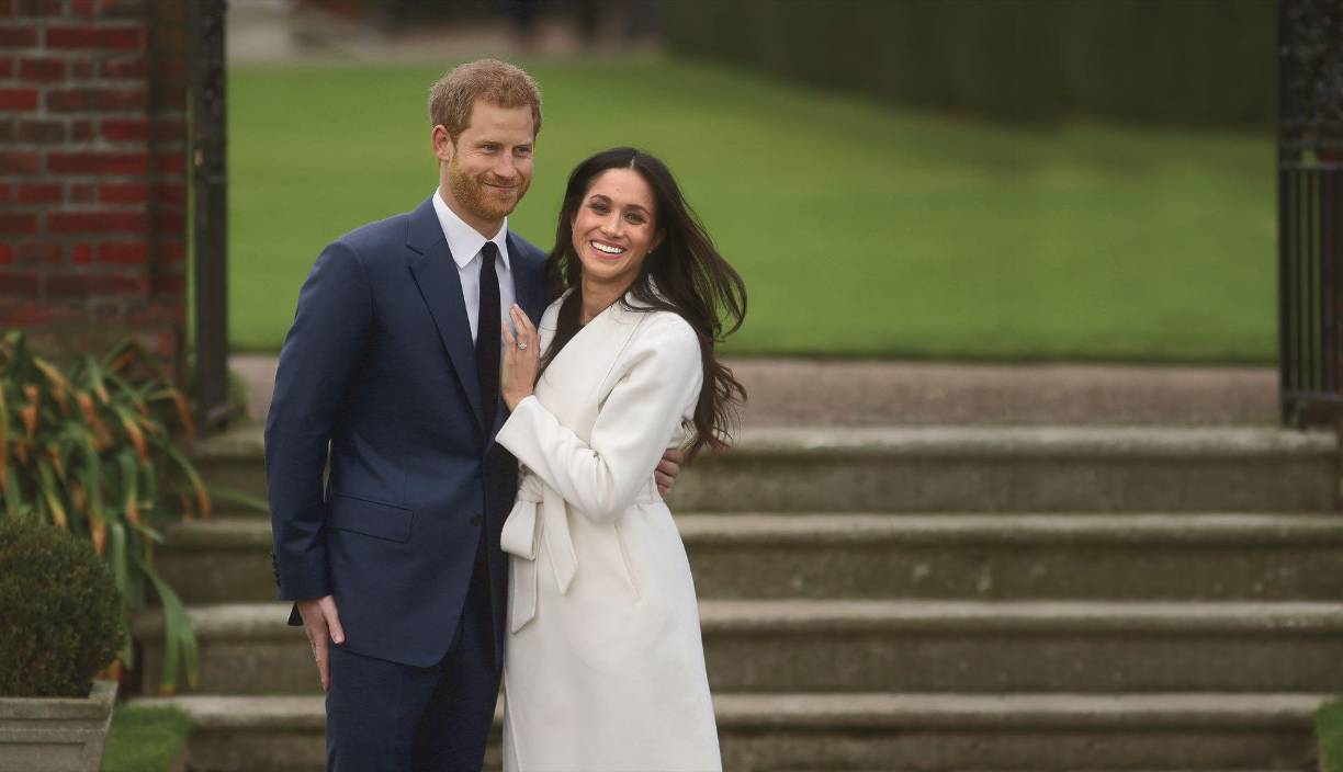 Meghan afirmó en el documental que la entrevista que la pareja ofreció a la BBC tras el anuncio de su compromiso fue “un reality show orquestrado”, algo que fue desmentido por la Casa Real británica. “Cada una de las palabras de esa entrevista fue la que ellos quisieron decir. [Meghan] controló cada minúsculo detalle sobre cómo debía hacerse público su compromiso”, dijo un portavoz de la monarquía al Sunday Times. 