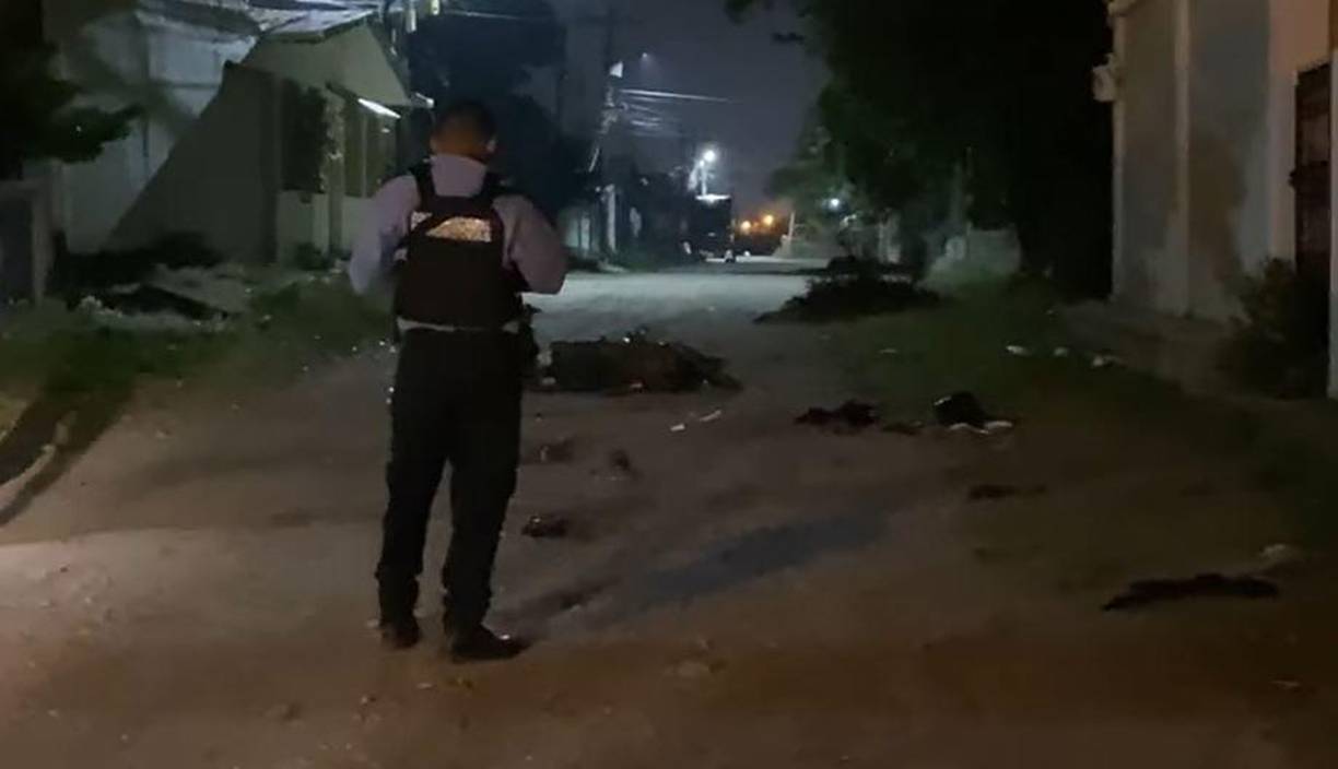 Sujetos fuertemente armados lo hicieron bajar de su motociclista y después se lo llevaron a la fuerza.