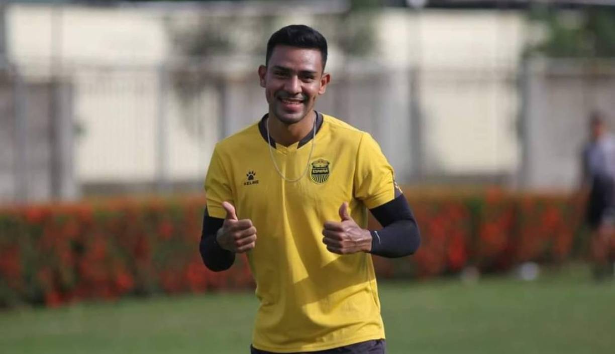 Real España le busca equipo al volante zurdo Alejandro Reyes ya que no tiene cabida en el equipo. Sin embargo, clubes como Motagua y la UPN al parecer lo rechazaron.