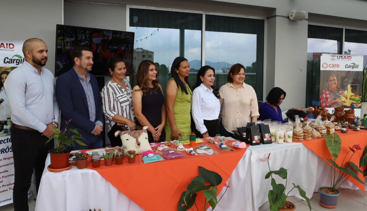 De estas se seleccionaron nueve. En Honduras, Fundahrse trabajó con 30 empresas para lanzar e institucionalizar las Mesas de Igualdad de Género, para capacitar al personal sobre este tema y desarrollar herramientas de aceleración de oportunidades tanto para hombres como mujeres. Como resultado 2,280 personas fueron impactadas con este programa.