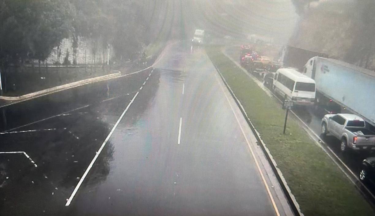 Hasta el momento las autoridades no reportaron más que daños materiales. 