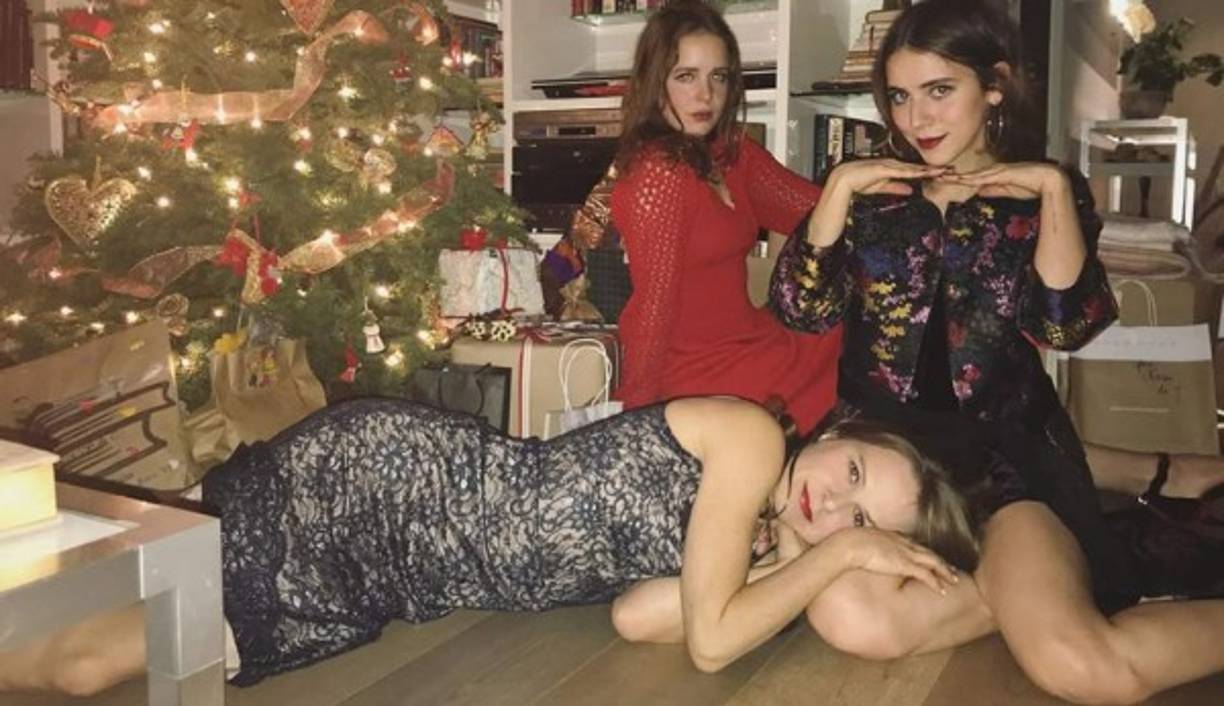 Naian y Tessa son medias hermanas de Camila Sodi por parte de su padre, Fernando González Parra.<br/><br/>