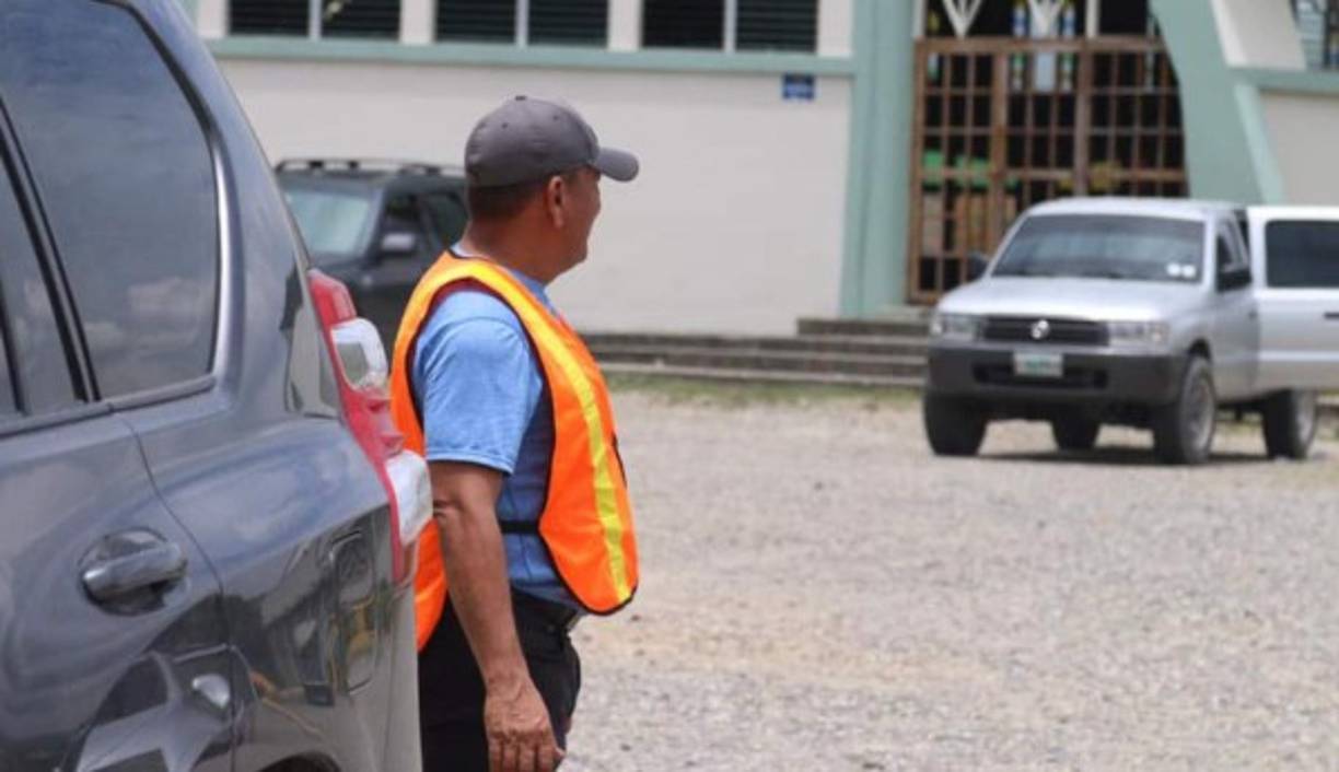 Carlos Tábora hace con mucho amor su faceta en el Ministerio Internacional La Cosecha de San Pedro Sula.
