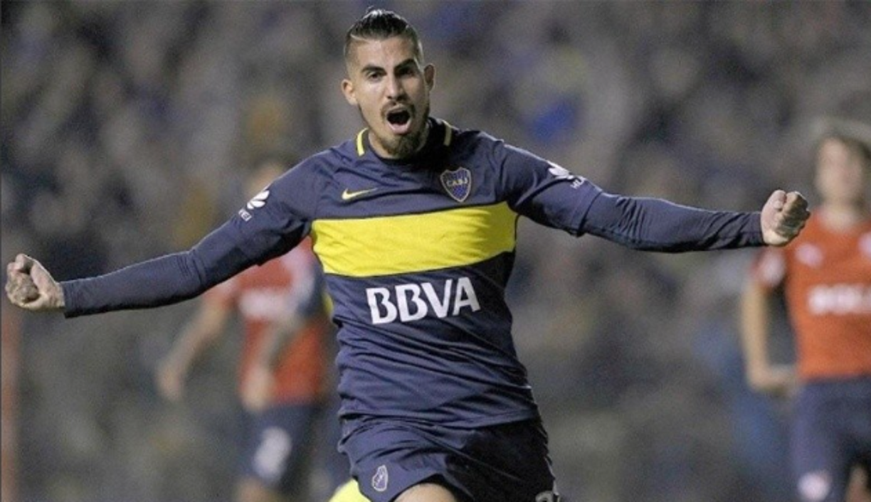 “Al día siguiente yo le escribí al papá y me dijo que no se había ido porque este tipo la tenía localizada con el celular. Fue por ella al aeropuerto y la sacó a los golpes”, desveló el mexicano.