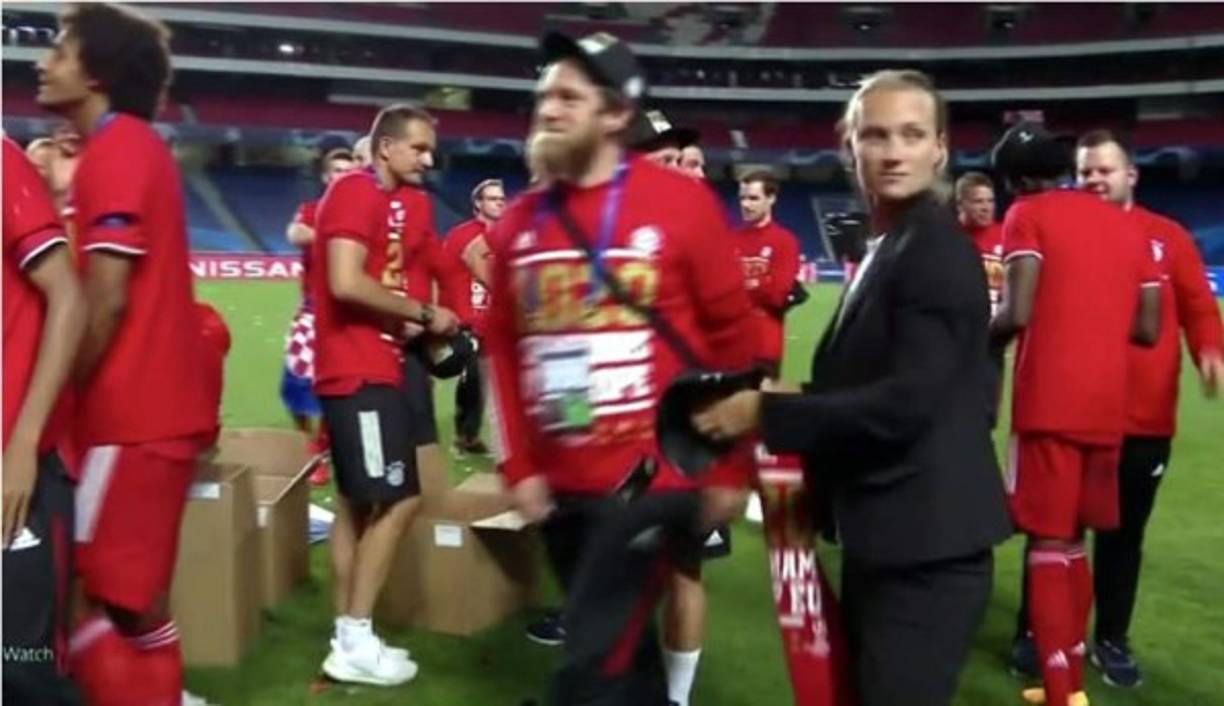 Kathleen Krüger se unió a los festejos del Bayern como campeón de la Champions League. Los jugadores y el técnico la llama 'La Jefa'.