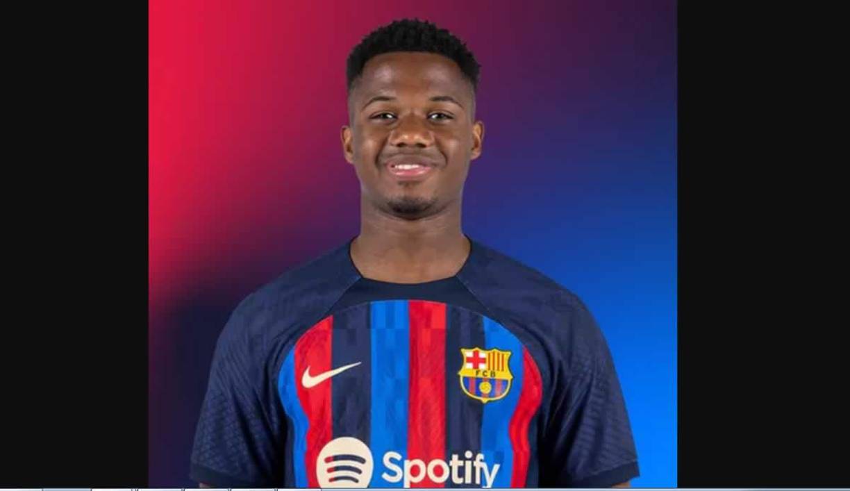 Ansu Fati - El joven de 19 años seguirá usando el dorsal 10 que heredó de Messi.
