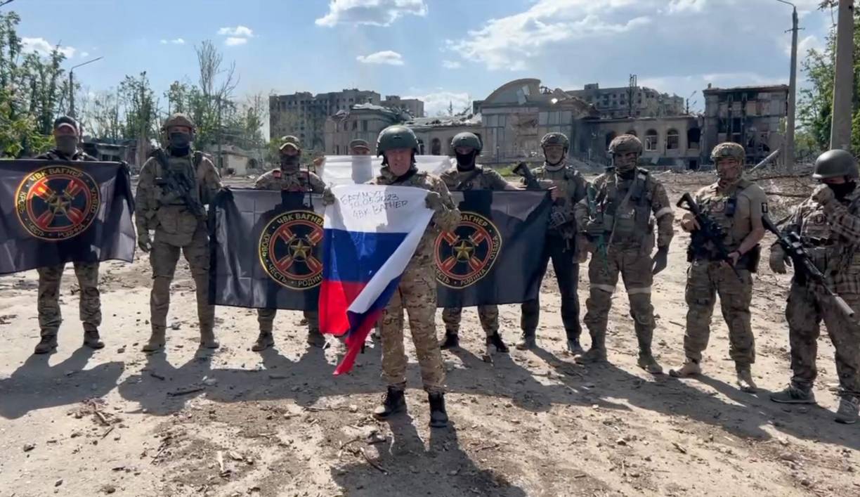 El Grupo Wagner, punta de lanza de la ofensiva rusa en el este ucraniano, anunció la toma de Bajmut, algo que niega Ucrania mientras celebra la ampliación de la coalición de F-16, a la que se sumó Estados Unidos.