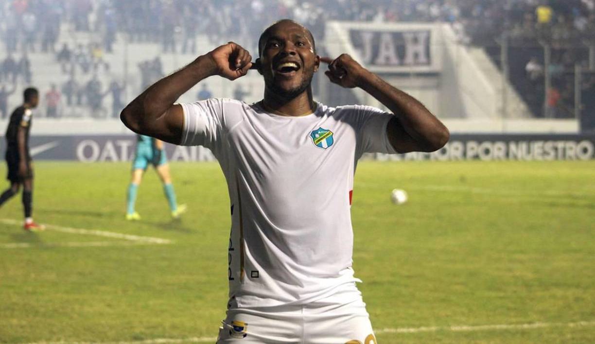 Juan Anangonó - ¡Bombazo verdolaga! DIEZ confirmó que el delantero colombiano de 35 años de edad ha firmado contrato con los verdolagas por un año. En su última intervención con Comunicaciones de Guatemala jugó 35 partidos y marcó 15 goles. 