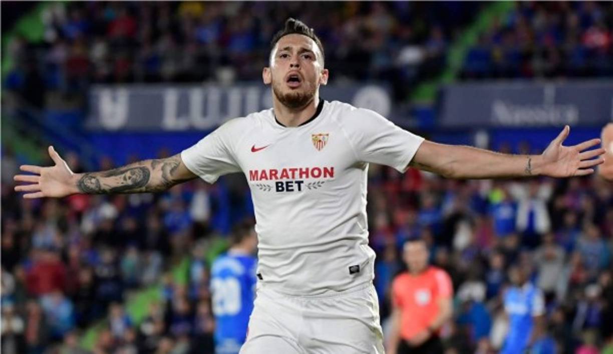 El Manchester United tiene un plan B ante el frustrado intento de fichar a Jadon Sancho y Ousmane Dembélé para reforzar su ataque. Según informa ESPN, los Reds Devils, que quiere a toda costa reforzar la delantera del equipo de Ole Gunnar Solskjaer, se han fijadoen el extremo argentino del Sevilla, Lucas Ocampos. El club hispalense se remitirá a la clausula del futbolista, que ronda los 70 millones de euros.