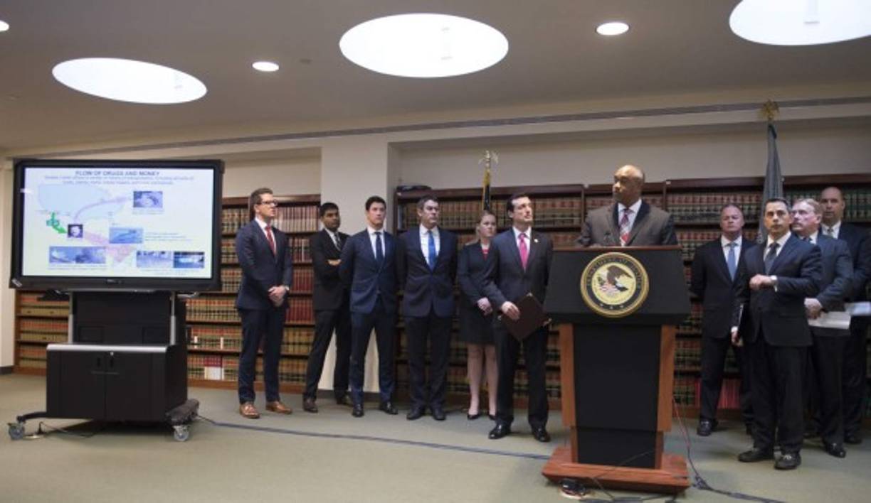 La Fiscalía contará también con personas que transportaron drogas para el cártel de Sinaloa y con distribuidores en Estados Unidos, con testigos que pueden hablar del pago de sobornos a políticos y fuerzas del orden en México y con individuos que explicarán la violencia perpetrada por los sicarios y hombres armados de 'El Chapo'.