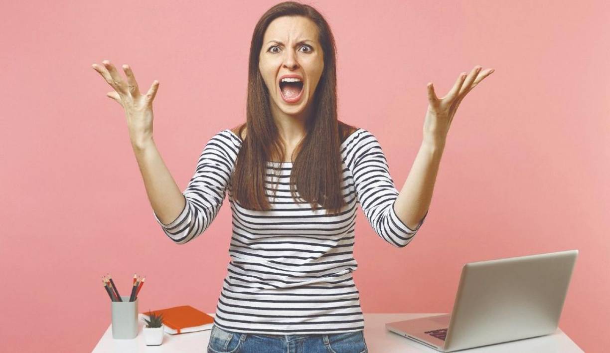 <b>7. Impulsividad: </b>Tomar decisiones impulsivas para participar en actividades o eventos, incluso si no tienen interés genuino.