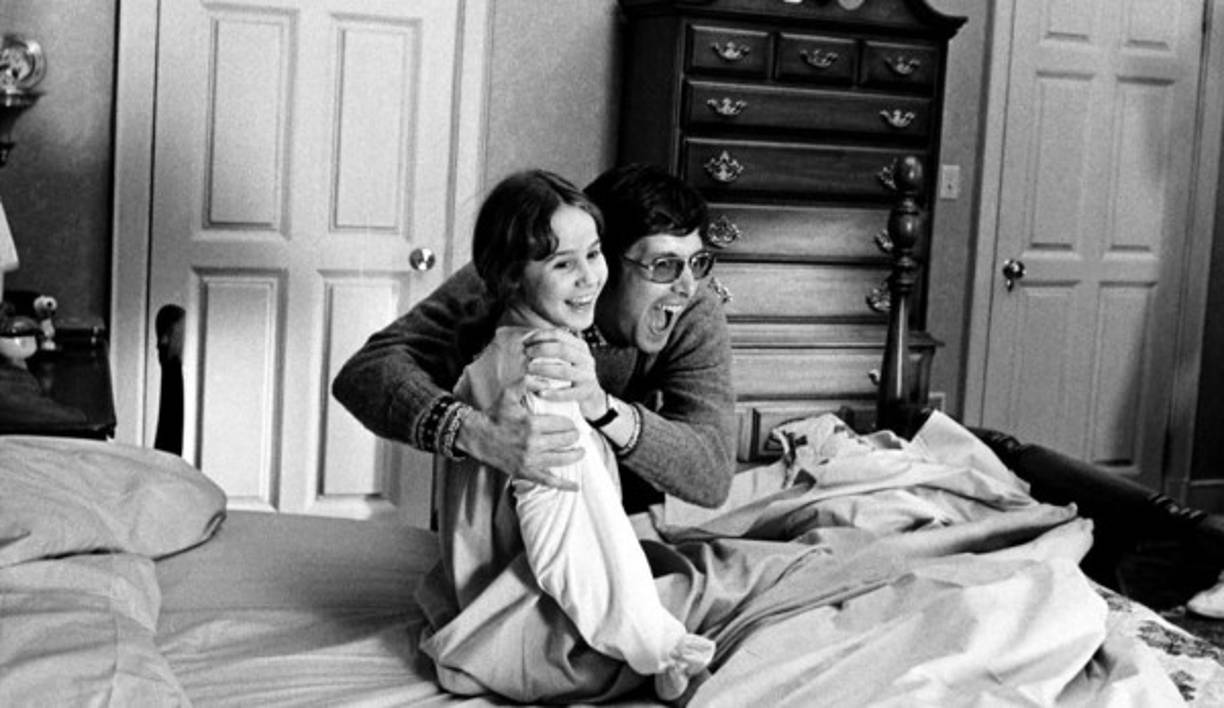 Pero con el éxito de la cinta Blair viviría su propia pesadilla.<br/><br/>'La película tuvo tanto éxito y causó tanto revuelo entre los sectores religiosos que intentaron prohibirla. La gente me acusaba de ser el diablo y constantemente me hacían preguntas de adultos sobre el bien y el mal; Dios y el diablo. El mundo fue mortificado por la película, pero ahora se ha convertido en un éxito de culto.', dijo Linda Blair en 2017.<br/>