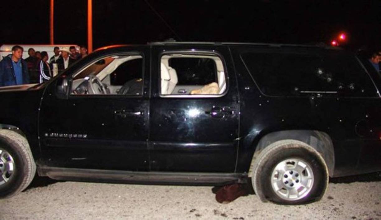 Valentín Elizalde fue atacado luego de salir de una presentación en una feria, minutos después, un comando armado le disparó a su camioneta al menos en 70 ocasiones.