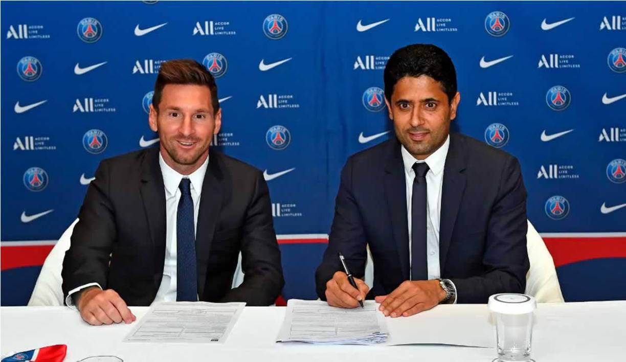 Messi firmó en verano de 2021 un contrato de dos temporadas por el club francés, por lo que desde el pasado 1 de enero es libre de negociar con cualquier club del mundo. El acuerdo incluía una temporada suplementaria si ambas partes estaban de acuerdo.