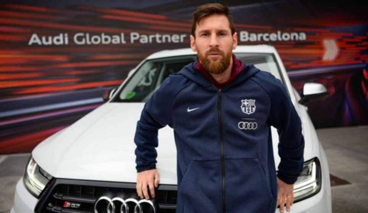 Los jugadores del FC Barcelona reciberon de forma gratuita este miércoles espectaculares vehículos Audi. El crack argentino Lionel Messi optó por el SQ7, el todocamino diésel más potente del mercado.