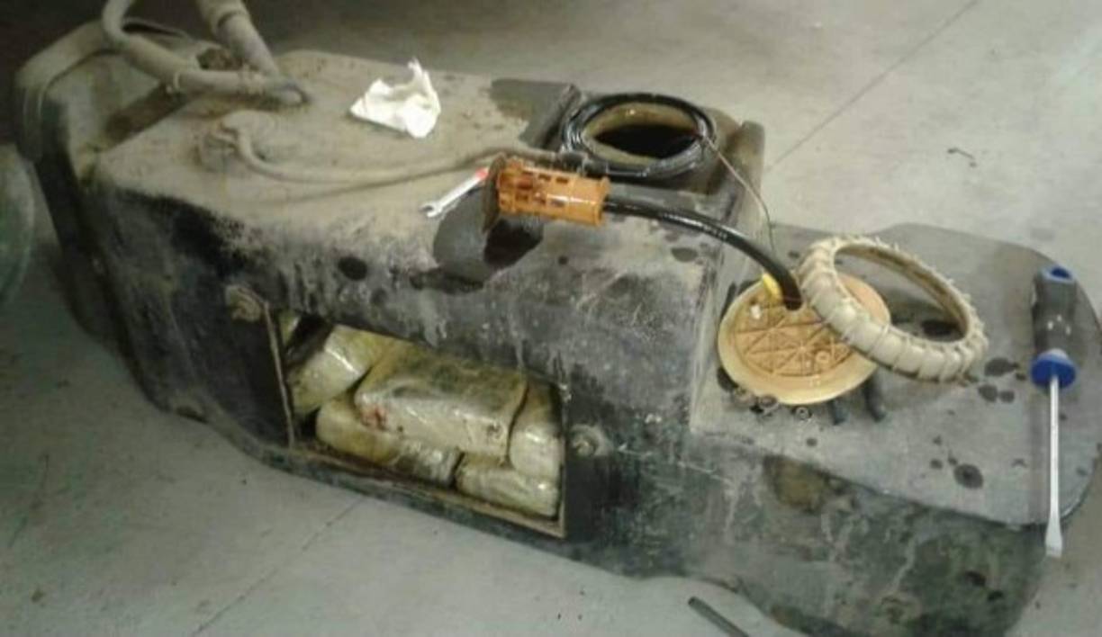 Hallazgo:los paquetes estaban dentro del motor del Toyota.<br/>