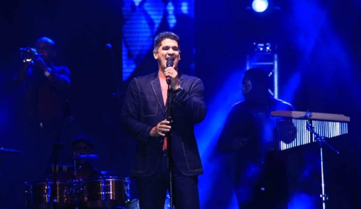 Sin duda alguna, los sampedranos la pasaron bien interpretando las canciones de Eddy Herrera.