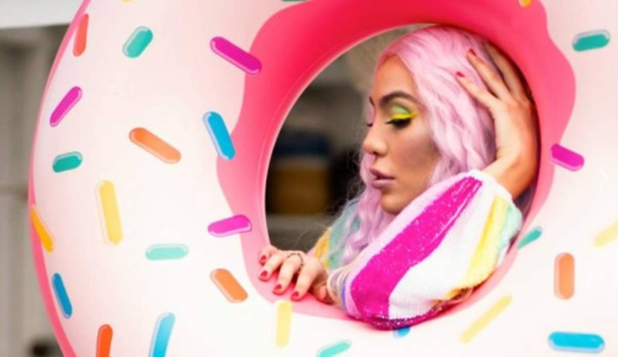 Tenía entre 5 y 6 años cuando por primera vez sintió esa cosquillita interna que le dejó saber que había nacido para ser artista. Era 1998 y su mamá trabajaba en el musical ‘Gypsy’, en el teatro que lleva el mismo nombre de su legendaria abuela materna, la actriz Silvia Pinal.<br/><br/>