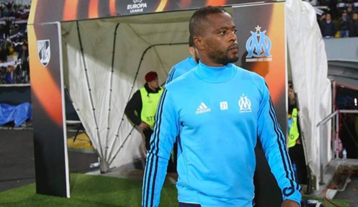 Patrice Evra: El defensor francés fue despedido por el Marsella luego de que hace unos días agredió con una brutal patada a un defensor en la previa de un partido.