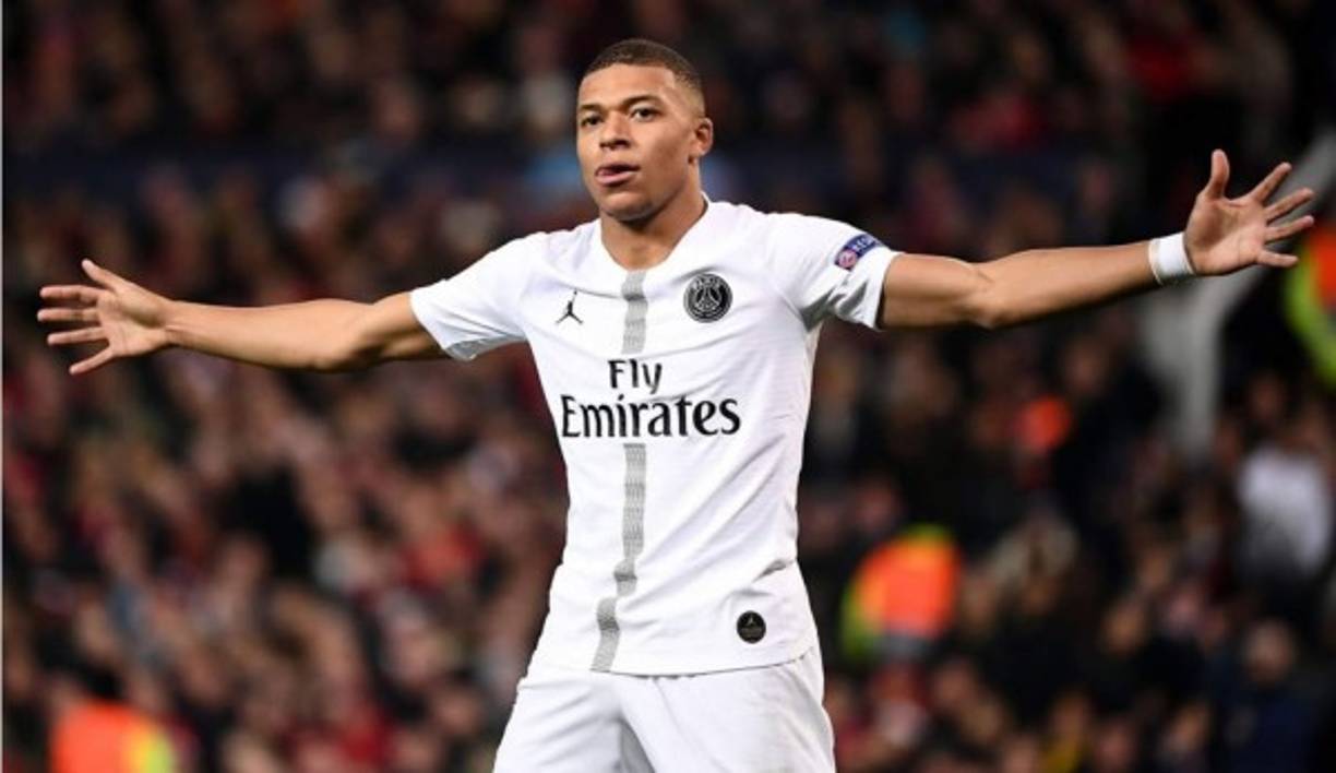 El delantero francés Kylian Mbappe del París Saint Germain de Francia. Ha gustado muy mucho desde un principio a Florentino Pérez. Su reciente fracaso en Champions League con el PSG podría precipitar su salida este verano. El presidente del Real Madrid está dispuesto a invertir grandes cantidades para volver a enderezar el rumbo de una entidad que, ahora mismo, parece perdido. No lo tendrá nada fácil para negociar con Nasser Al-Khelaïfi.