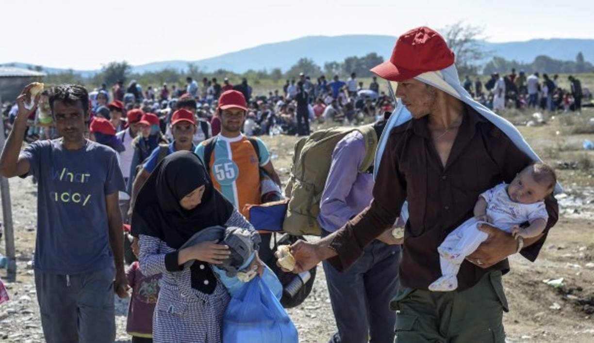 La operación de rescate con varios helicópteros y barcos sigue en curso desde esta mañana y se teme que pueda haber más víctimas.