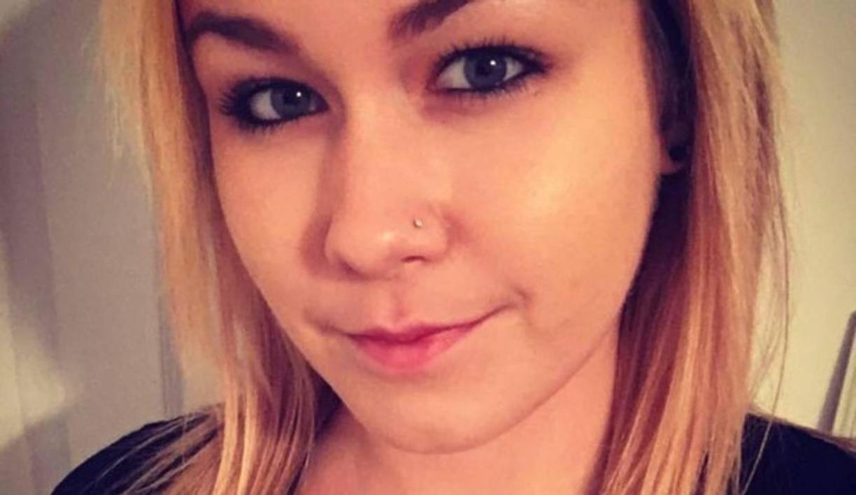 Uno de los sospechoso dijo a la policía que ambos habían conocido a la joven en un restaurante y el segundo le habría proporcionado una píldora verde para abusar sexualmente de ella.