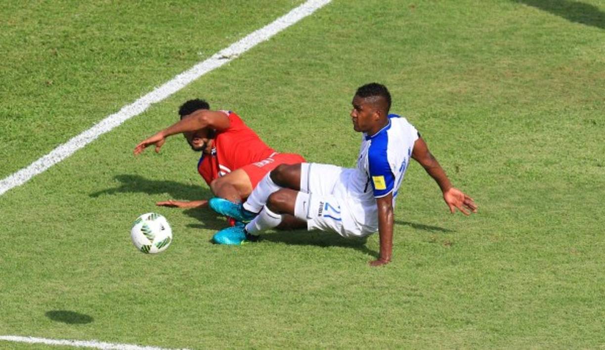 Uno de los legionarios, Bryan Beckeles del Necaxa será el titular por la banda derecha.