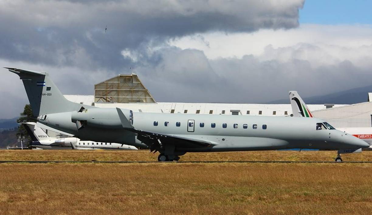 El primer avión presidencial que tuvo Honduras, un jet West Mind, fue adquirido durante la última etapa de los regímenes militares (1975-1981).