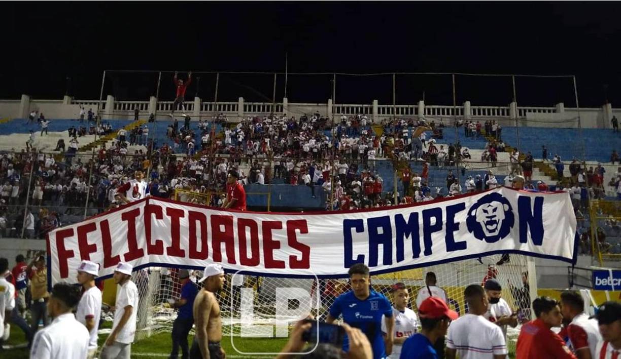 Los aficionados olimpistas festejaron un nuevo título, el cuarto consecutivo de la mano de Pedro Troglio.