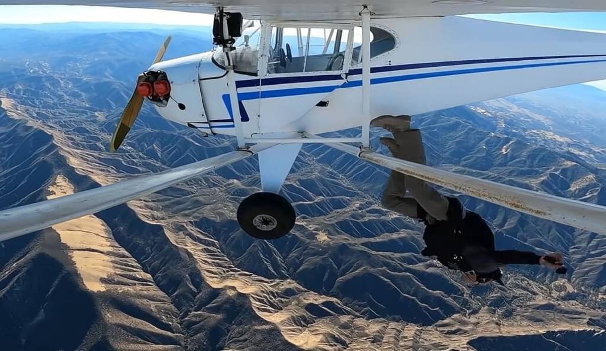 Fue en el año 2021 donde Jacob con intenciones publicitarias y que sería transmitida en su canal de YouTube se bajo del avión para que se estrellara y así promocionar una cartera.