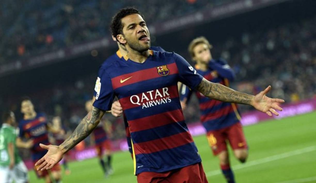 Dani Alves: El Barcelona ya confirmó su salida y el lateral derecho se despidió del club. En los últimos días se está especulando mucho sobre su destino a la Juventus de Turín, pese a que su agente se apresuró a desmentir la información lo cierto es que su fichaje por la 'Vecchia Signora' estaría muy cerca de cerrarse.