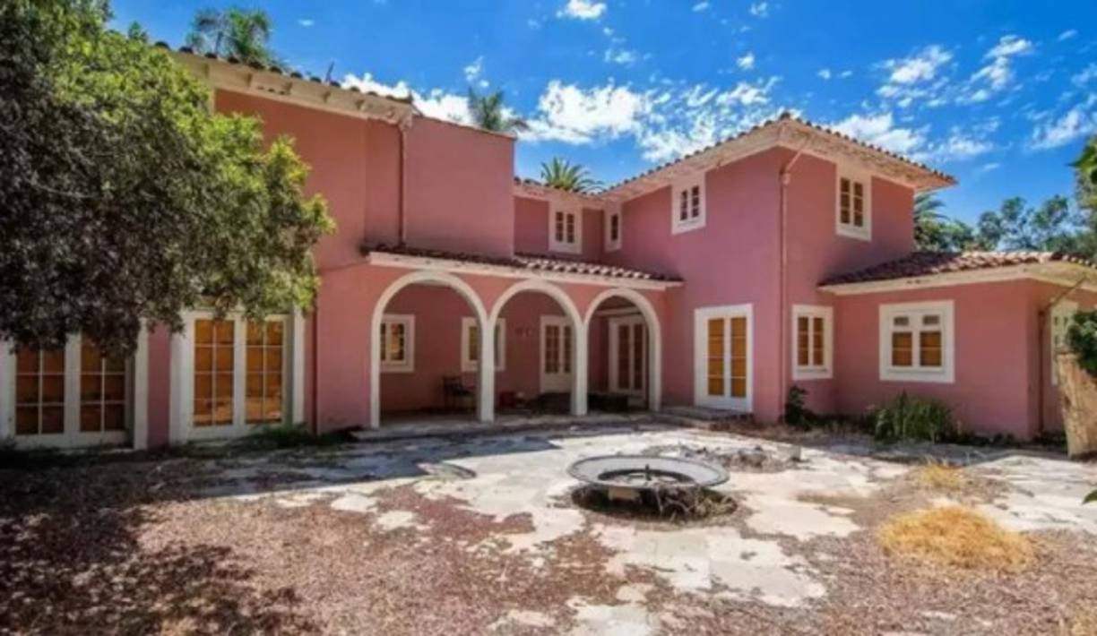 La residencia está ubicada en el prestigioso barrio de Bel Air, el predilecto de las celebridades en California.