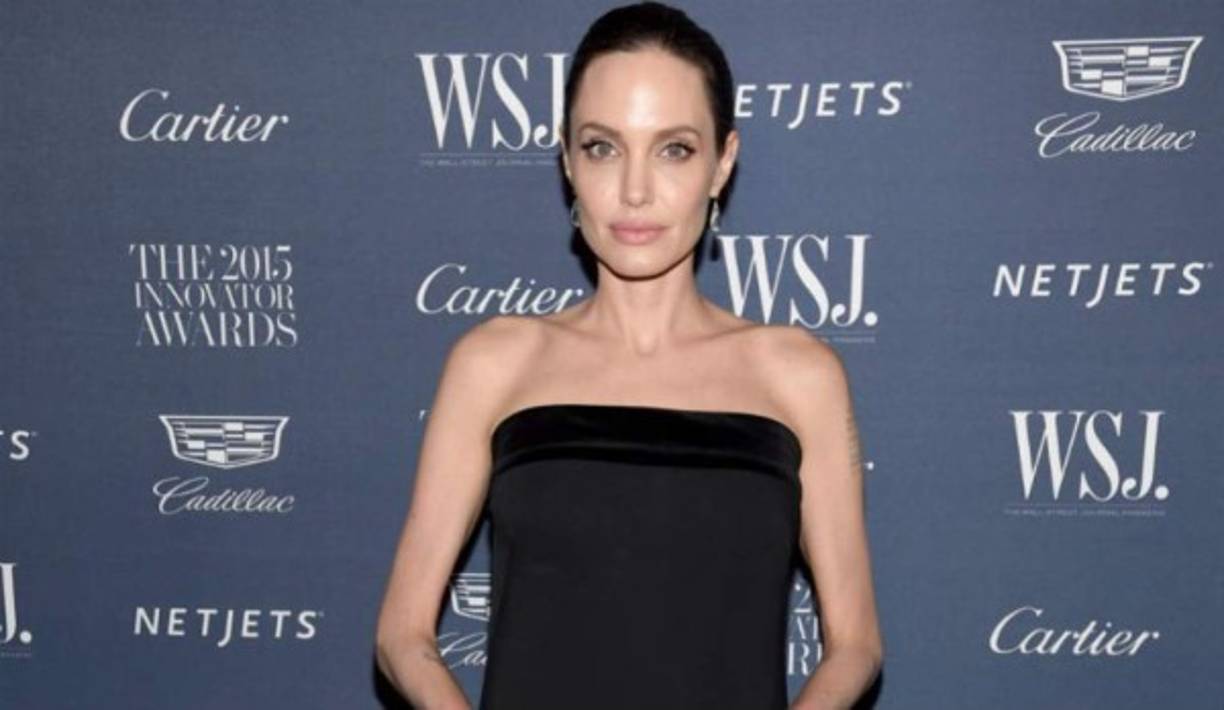 En 2013, Angelina Jolie se sometió a una doble mastectomía preventiva tras descubrir que tenía un gen defectuoso responsable del desarrollo de cáncer de mama y ovario y que, según explicó posteriormente en un artículo publicado en el New York Times,​ los médicos estimaban que tenía un 87% de probabilidades de padecer cáncer de mama y un 50% de probabilidades de desarrollar un cáncer de ovario.