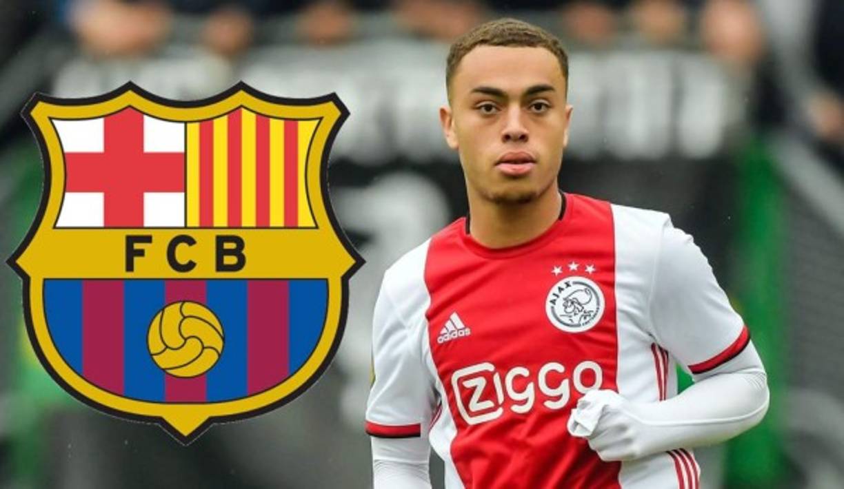 Sergiño Dest se convertirá en nuevo fichaje del Barcelona, así lo da por hecho el programa ‘Onze’ de Esport 3. El conjunto azulgrana ha cerrado un acuerdo con el Ajax para hacerse con la incorporación del prometedor lateral derecho estadounidense.<br/><br/>Siempre según esta información, el Barça y el Ajax han pactado un acuerdo de traspaso por 20 millones de euros más cinco en variables. El anuncio oficial es cuestión de días ya que solo falta por definir cómo serán los pagos del conjunto culé al club holandés.<br/><br/>De confirmarse esta noticia, el Barça le ganaría la batalla al Bayern Múnich. El lateral estadounidense era objeto de deseo del club bávaro, que realizó varias ofertas por él pero no llegó a lo que pedía el Ajax.