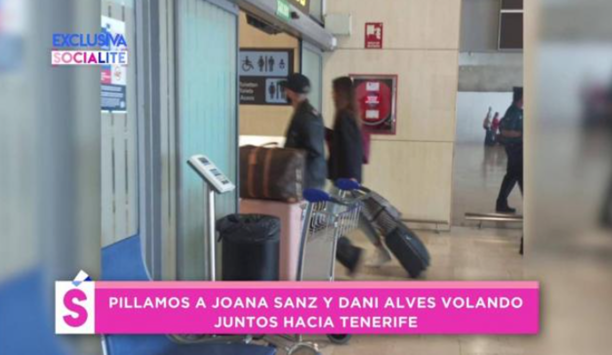 Las imágenes de la pareja que compartieron fue en uno de los mostradores de facturación del Aeropuerto de Barcelona El Prat.