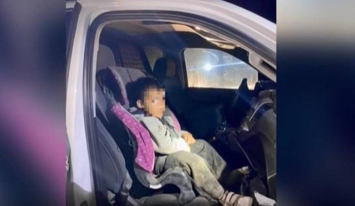 Los agentes de RGC que trabajaban cerca de Roma hallaron al pequeño a la 1:30 am del 19 de abril de 2022. El niño, quien había perdido su zapato en el barro mientras cruzaba, viajaba con 38 individuos. Los agentes interrogaron al grupo para obtener información sobre el menor, sin embargo, nadie afirmó conocerlo.