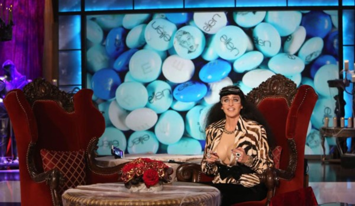 La conocida presentadora ha publicado un adelanto de su programa y ha descubierto a la hermana escondida del clan Kardashian, Karla Kardashian