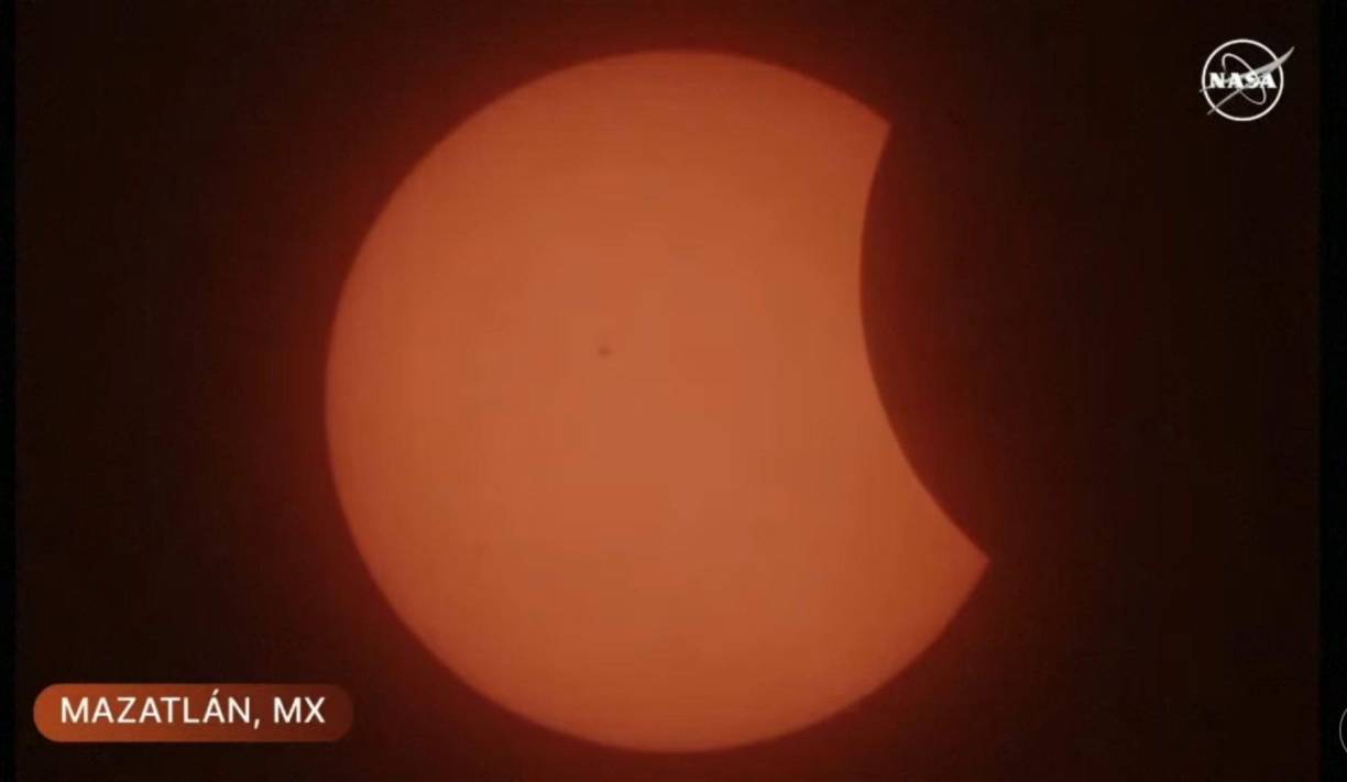 Al menos 750.000 visitantes llegaron a Mazatlán, incluyendo científicos de la Administración Nacional de Aeronáutica y el Espacio de Estados Unidos (NASA), según el Gobierno de Sinaloa, estado del Pacífico mexicano que alberga dicha ciudad.