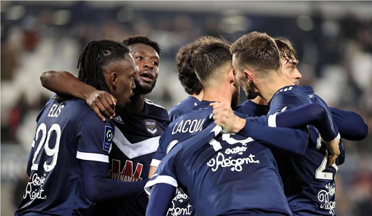 Jugadores del Girondins de Burdeos, entre ellos Alberth Elis, celebrando el empate 1-1 ante el Lyon.