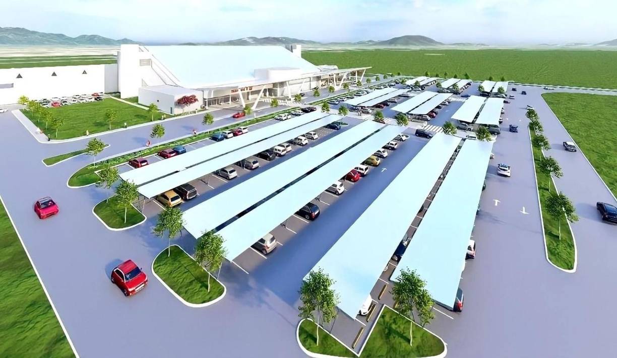 El ministro Ramos indicó que dentro de la inversión se incluyen obras de protección para evitar inundaciones. “El aeropuerto tiene como protección tres anillos de bordos, hay que reforzar esos anillos de bordos, mejorar las bombas de achique, es un diseño integral para cuidar la inversión que se está haciendo”.