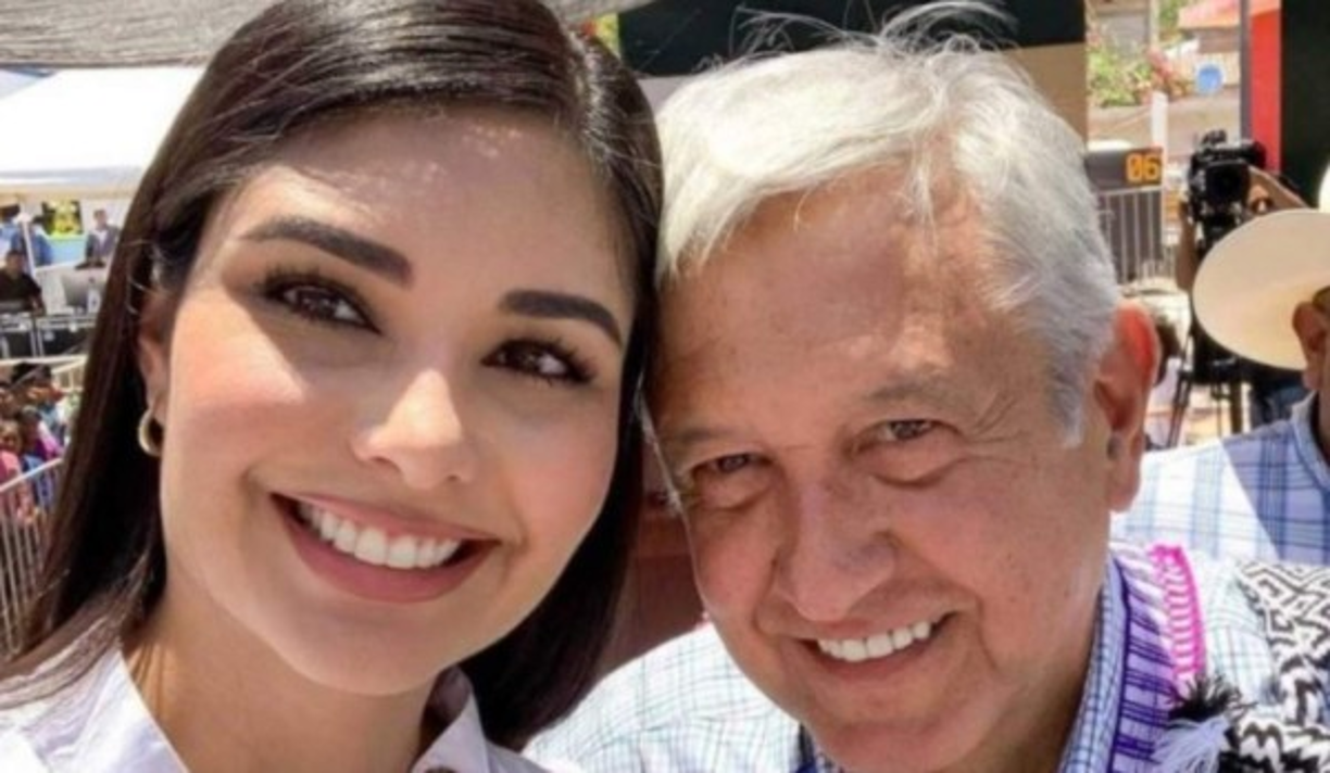 La diputada morenista compartió la imagen donde aparece sin blusa en la punta del cerro mencionado anteriormente.