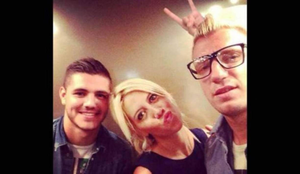 Mauro Icardi (foto) y Maxi Lopez eran muy amigos, pero el primero conquistó a la pareja del segundo y la amistad se acabó para convertirse en una marcada enemistad. Un escándalo amoroso llevado al fútbol.