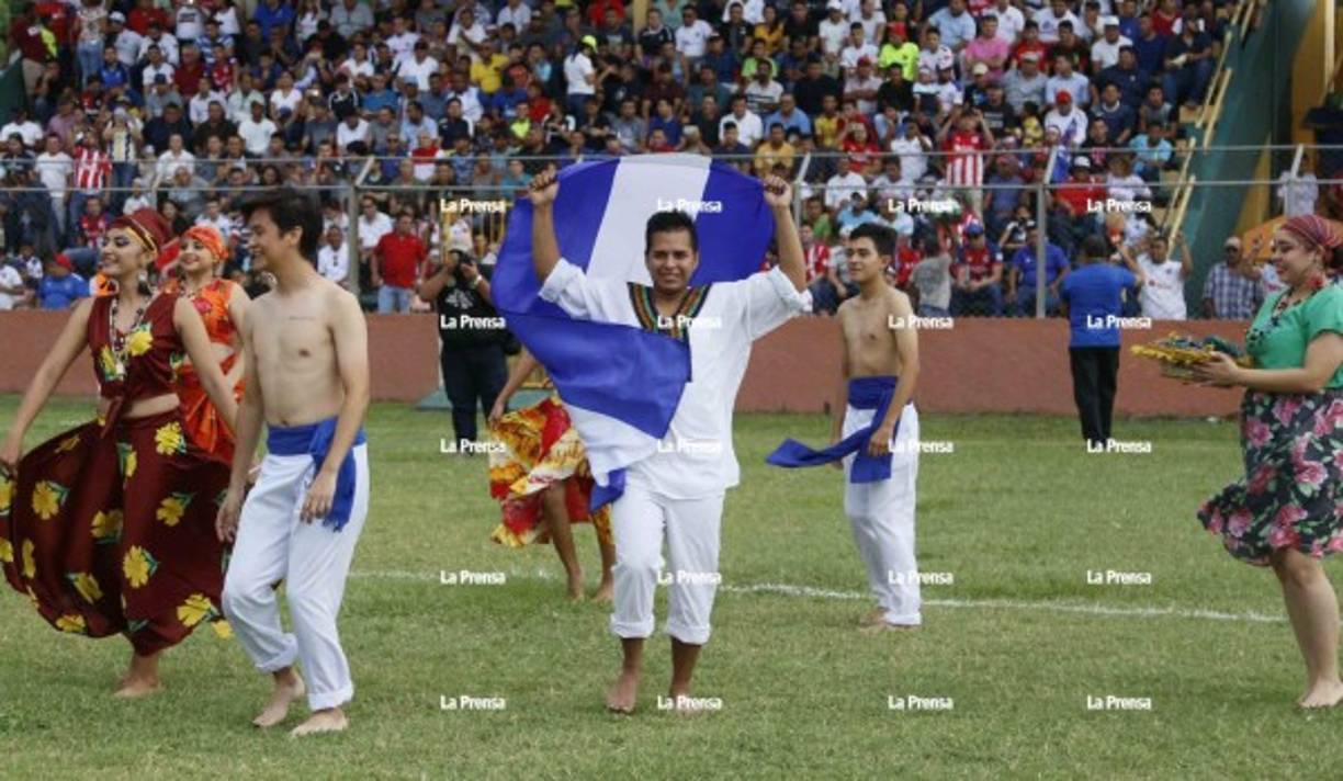 Previo al inicio del partido, se realizaron diversos eventos ya que era el juego que daba como inaugurado el Torneo Apertura 2019.