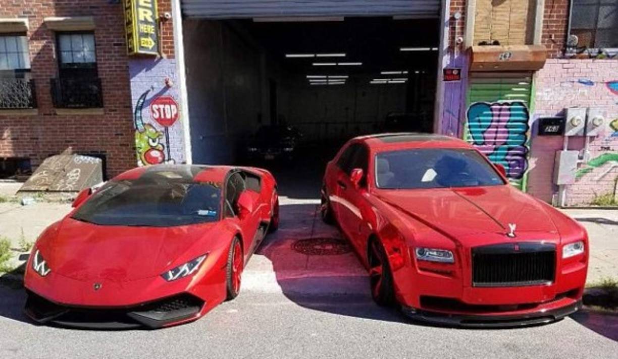 Las autoridades también confiscaron a los sospechosos 12 kilos de heroína valorada en 900.000 dólares y un Rolls Royce, un Lamborghini, un Audi, un Mercedes y un todoterreno Range Rover.