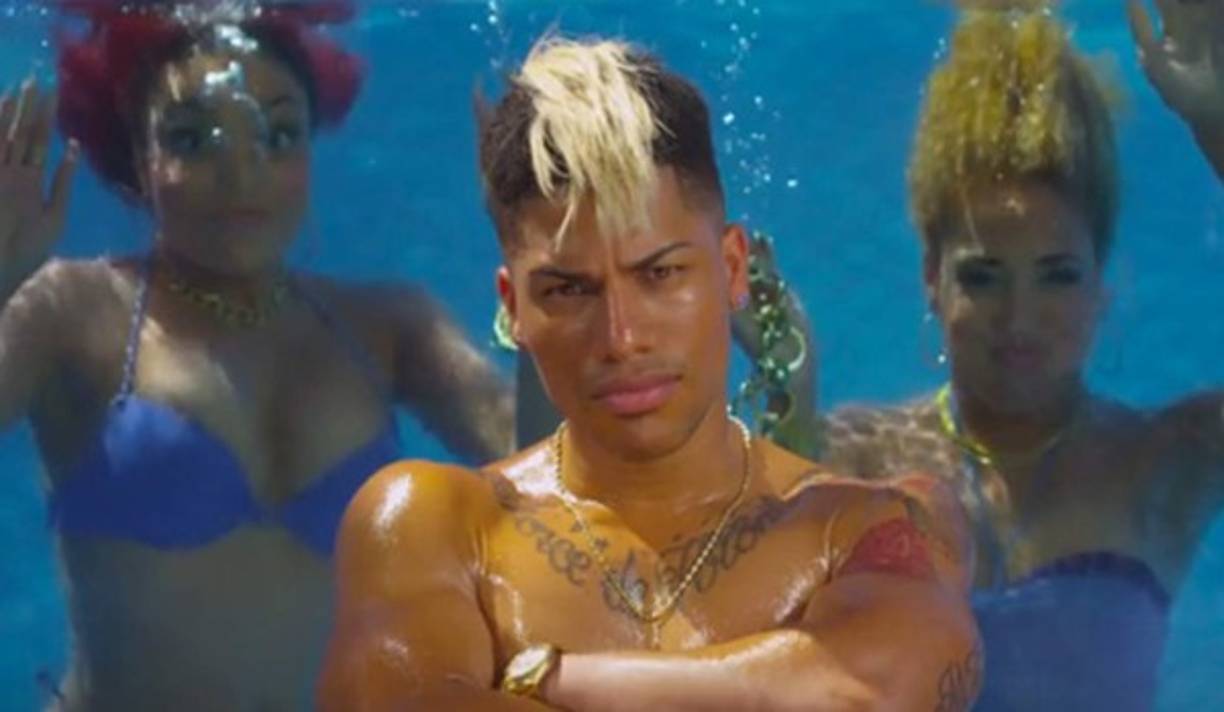 Agustinho. El pionero del estilismo Son Goku. Todos los anteriores vieron la presentación de Agustinho años atrás para el Wan Tum Free FC de Malasia e intentaron copiar.