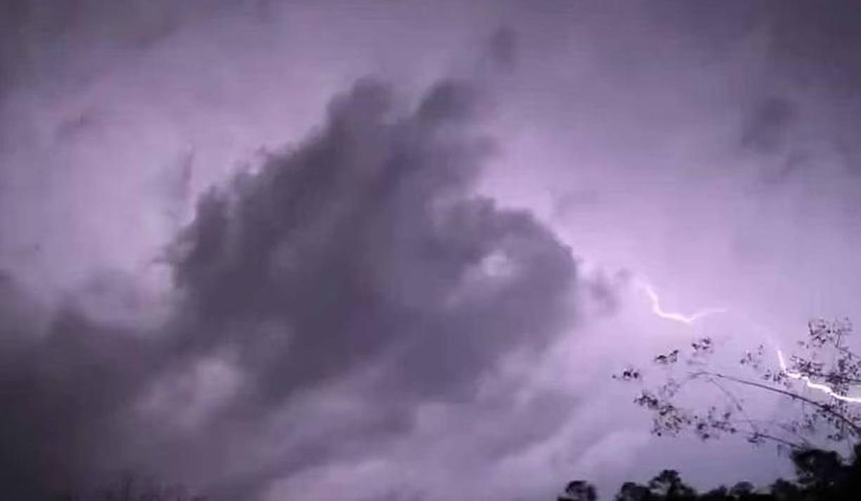 El NWS emitió avisos de posibles tornados hasta cerca del mediodía en el sureste de Alabama, el noroeste de Florida y el suroeste de Georgia.