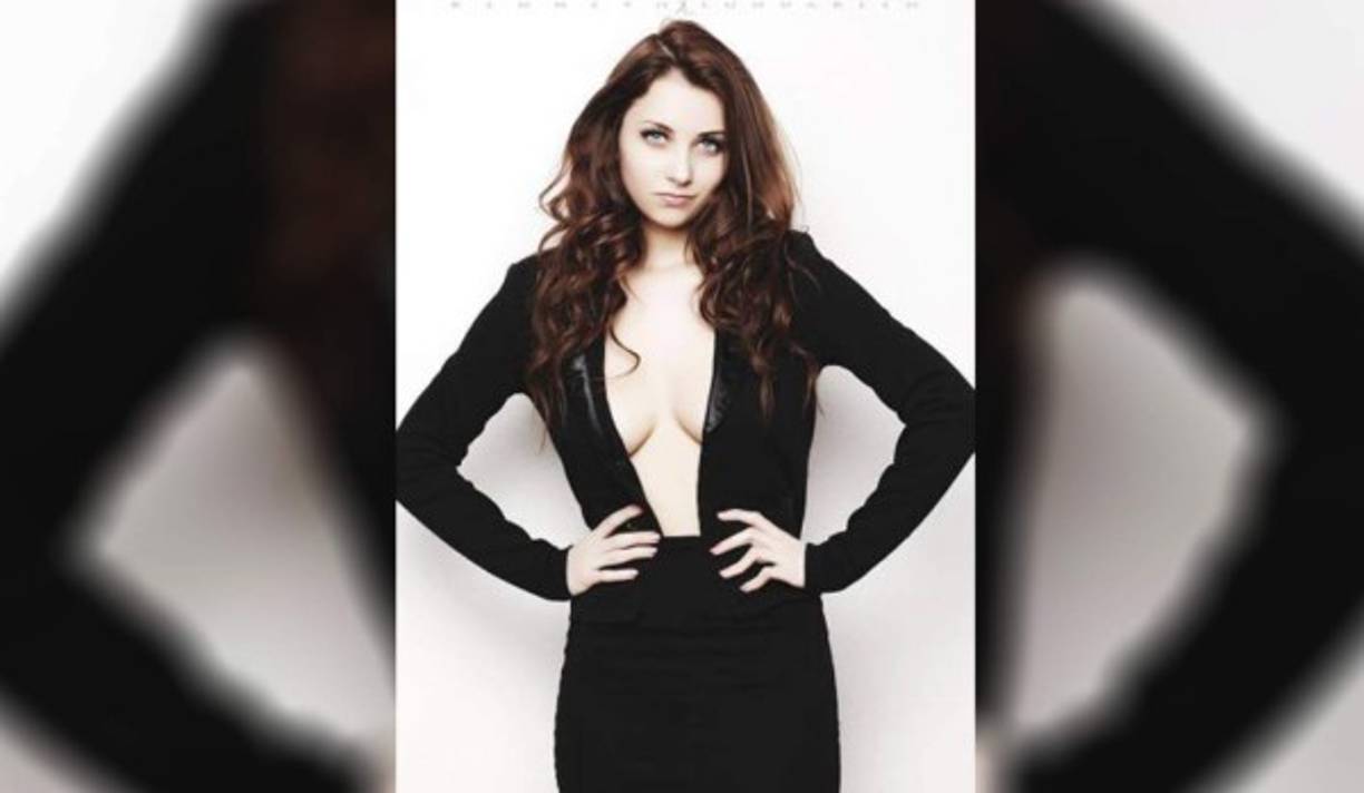 La bella y sensual política sabe combinar el formalismo con lo sensual.