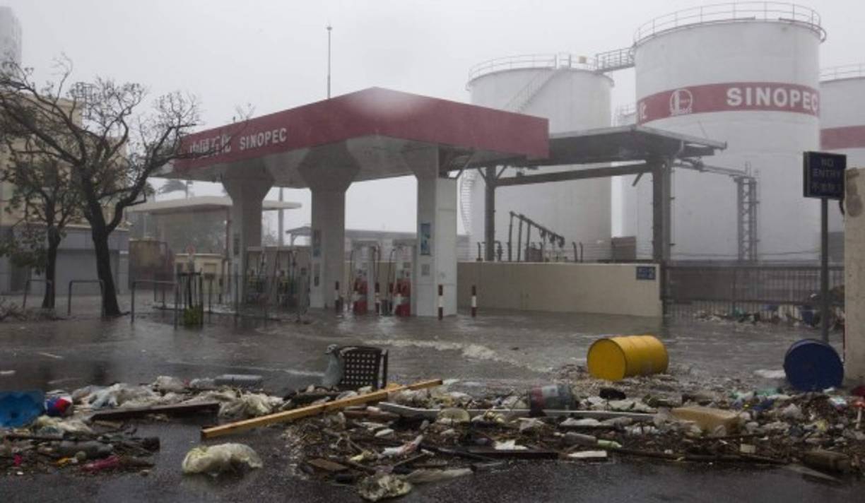 Las autoridades provinciales indicaron que procedieron a la evacuación de 2,37 millones de personas y ordenaron a decenas de miles de barcos de pesca regresar a puerto por la llegada 'del rey de las tormentas'.