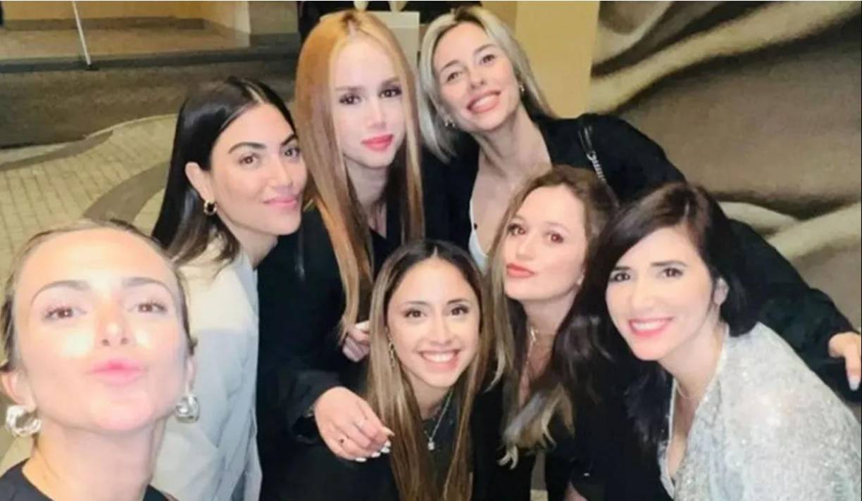 La pareja de Lisandro Martínez contó cómo fue esa cena que compartieron en un lujoso local de Doha la noche previa a la semifinal contra Croacia. “Hablamos y estuvimos hasta súper tarde. Cerraban el restaurante y nosotras seguíamos hablando. Hay mucha alegría y felicidad como la que sienten todos los argentinos”, contó sobre ese encuentro.