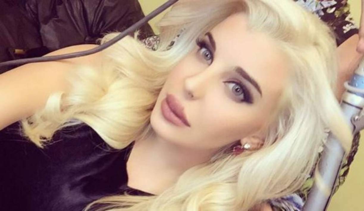 Al parecer, su elección es para desestabilizar al resto de concursantes por su fuerte carácter. Ella confiesa ser adicta a las compras y al lujo .